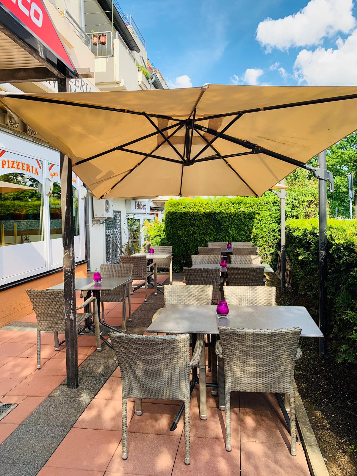 Terrasse der Pizzeria San Daniele
